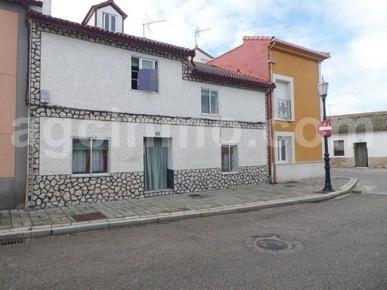 Foto 1 de Casa en venda a Aldeamayor de San Martín de 6 habitacions amb garatge i calefacció