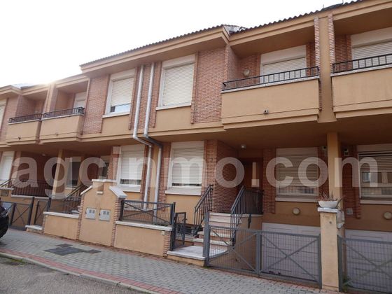 Foto 1 de Casa en venta en Covaresa - Parque Alameda de 4 habitaciones con terraza y piscina