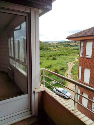 Foto 1 de Pis en venda a Entrena de 3 habitacions amb terrassa i balcó