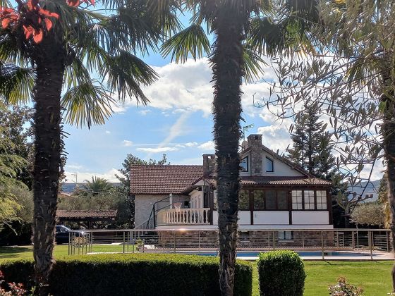 Foto 1 de Casa en venda a Albelda de Iregua de 5 habitacions amb terrassa i piscina
