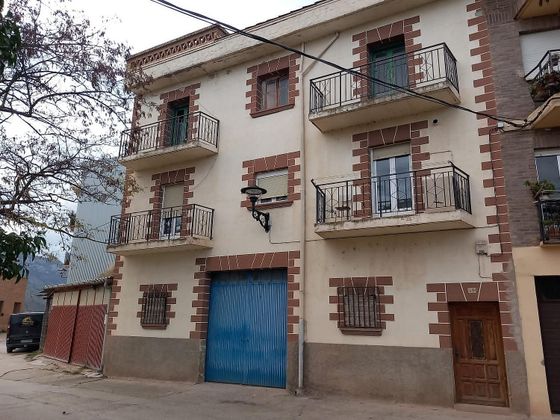 Foto 1 de Casa en venda a Ribafrecha de 4 habitacions amb terrassa