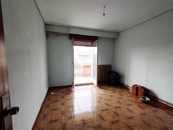 Foto 2 de Piso en venta en Navarrete de 5 habitaciones con terraza y calefacción
