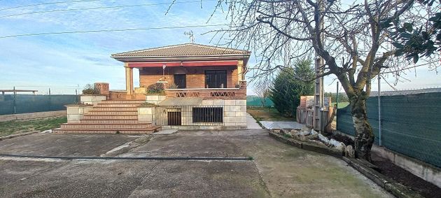 Foto 1 de Venta de casa rural en Ribafrecha de 3 habitaciones con terraza y piscina