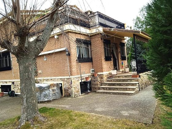 Foto 2 de Casa en venda a Albelda de Iregua de 4 habitacions amb terrassa i piscina