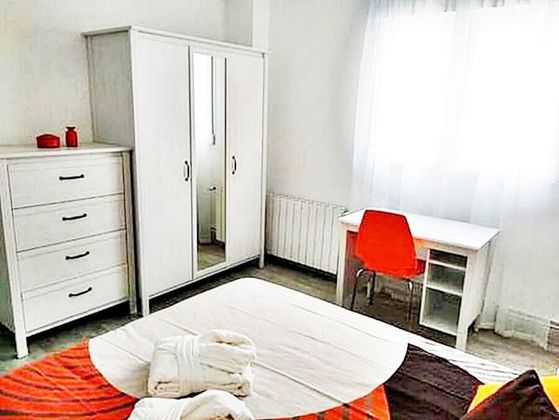 Foto 1 de Pis en lloguer a calle Augusto González Linares de 4 habitacions amb mobles i calefacció