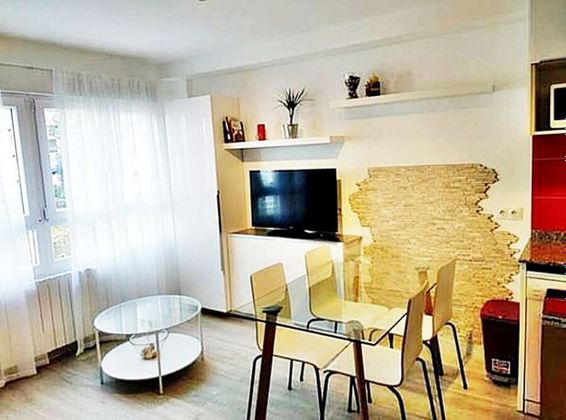 Foto 2 de Pis en lloguer a calle Augusto González Linares de 4 habitacions amb mobles i calefacció