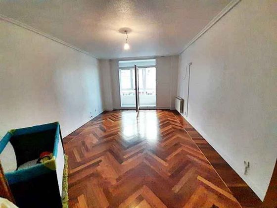 Foto 1 de Piso en alquiler en Castilla - Hermida de 3 habitaciones con calefacción y ascensor