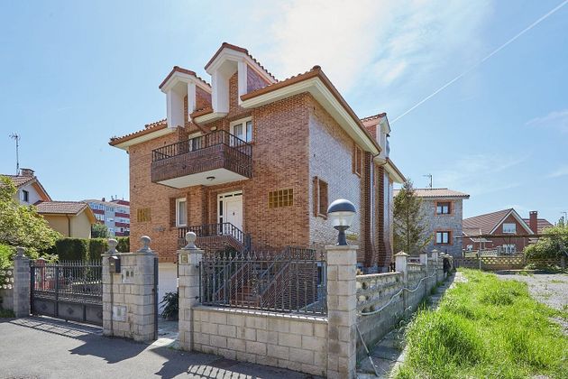 Foto 2 de Xalet en venda a Castrillón de 4 habitacions amb terrassa i garatge