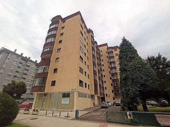 Foto 2 de Pis en venda a Castrillón de 4 habitacions amb terrassa i garatge