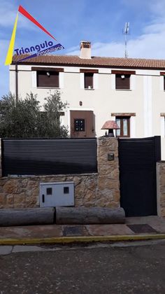 Foto 2 de Casa en venda a Cabañas de Polendos de 4 habitacions amb terrassa i garatge