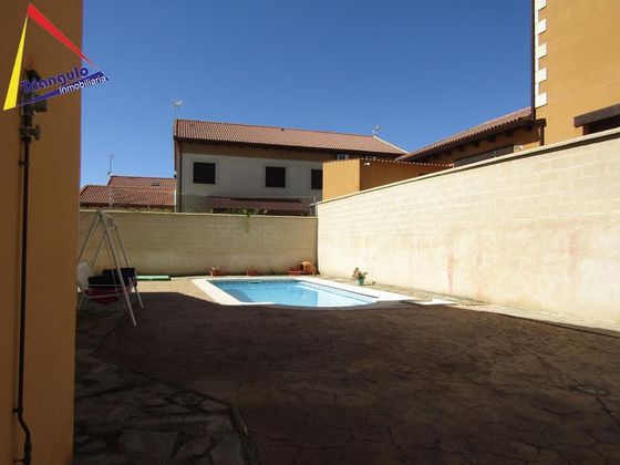 Foto 2 de Casa en venda a Hontanares de Eresma de 3 habitacions amb terrassa i piscina