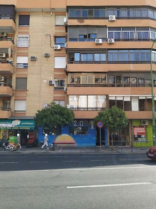 Foto 2 de Venta de local en La Calzada de 214 m²