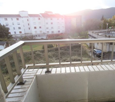 Foto 2 de Venta de piso en Soto del Barco de 4 habitaciones con terraza y garaje