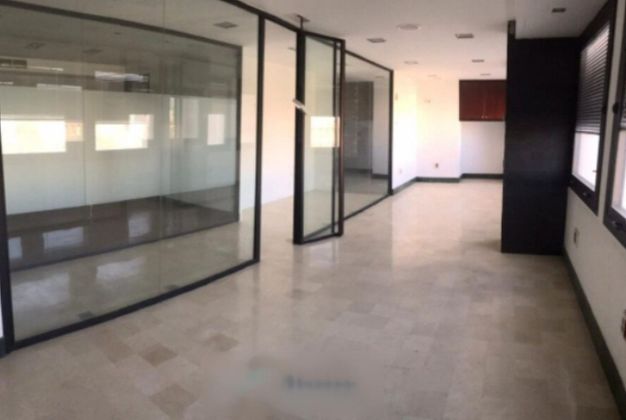 Foto 1 de Oficina en venda a El Tardón - El Carmen amb ascensor