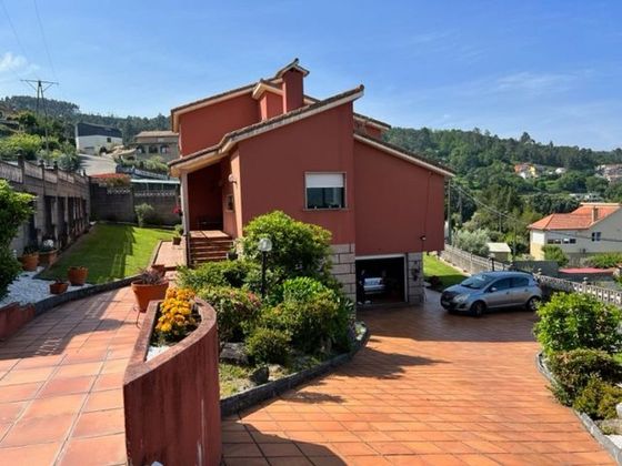 Foto 2 de Xalet en venda a Redondela de 4 habitacions amb terrassa i jardí