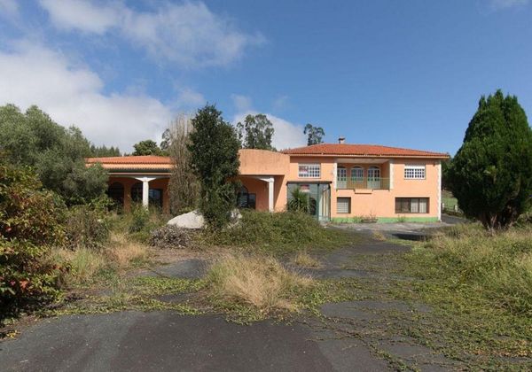 Foto 1 de Casa en venda a A Malata - Catabois - Ciudad Jardín de 4 habitacions amb terrassa i jardí