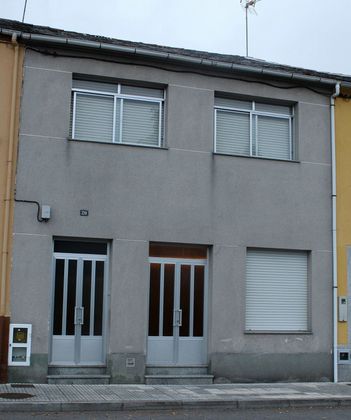 Foto 1 de Casa en venda a calle Friol de 4 habitacions amb garatge