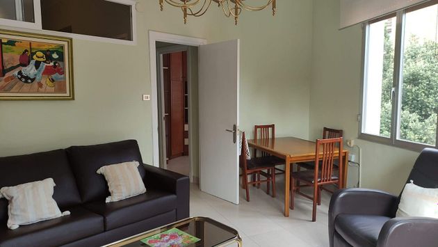Foto 1 de Piso en alquiler en San Pedro de Deusto-La Ribera de 4 habitaciones con muebles y calefacción