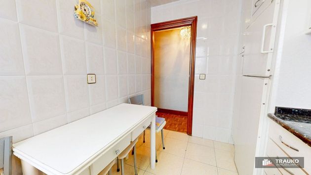 Foto 2 de Pis en venda a Barrio de Uribarri de 4 habitacions amb ascensor