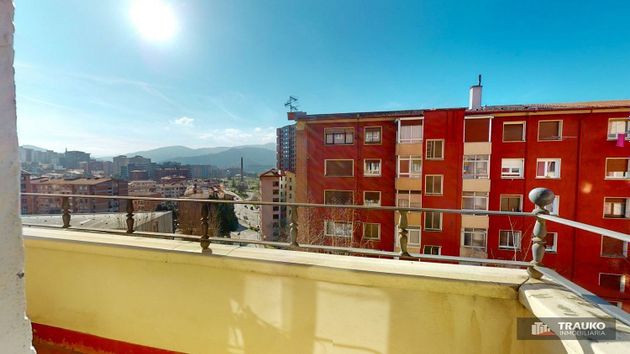 Foto 2 de Piso en venta en Barrio de Uribarri de 4 habitaciones con terraza y calefacción