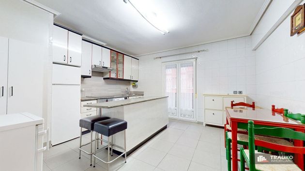 Foto 1 de Pis en venda a Barrio de Uribarri de 2 habitacions amb terrassa i calefacció
