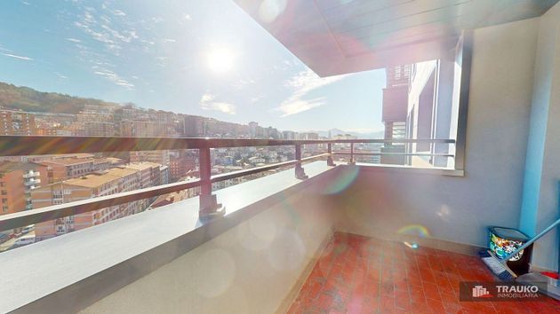 Foto 1 de Pis en venda a Barrio de Uribarri de 3 habitacions amb terrassa i calefacció