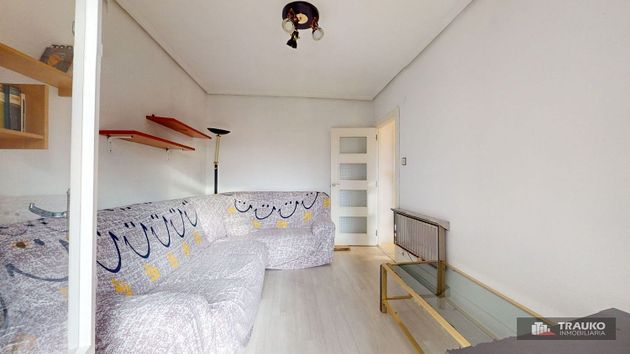 Foto 2 de Piso en venta en Barrio de Uribarri de 3 habitaciones con terraza y calefacción
