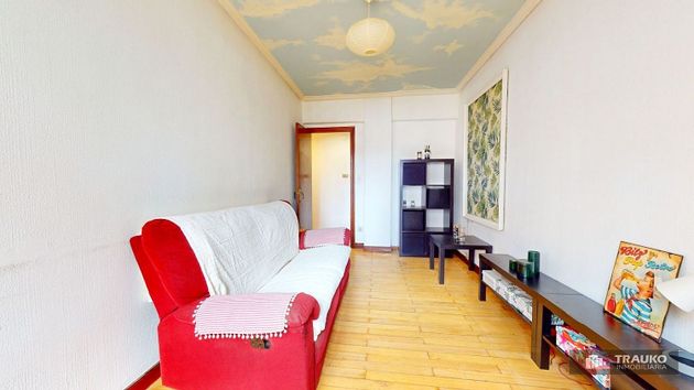 Foto 2 de Piso en venta en Santutxu de 3 habitaciones con terraza y ascensor