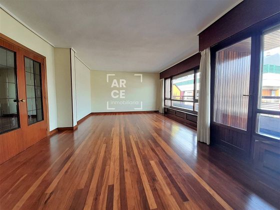 Foto 2 de Pis en venda a Las Arenas Centro de 5 habitacions amb terrassa i garatge