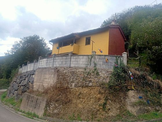 Foto 2 de Venta de casa en San Martín del Rey Aurelio de 2 habitaciones con jardín