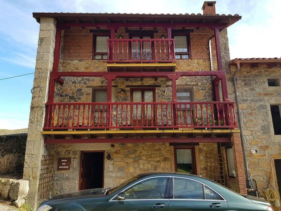 Foto 1 de Casa en venda a barrio Monte de 5 habitacions amb terrassa i jardí
