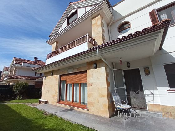 Foto 2 de Venta de casa adosada en Guriezo de 4 habitaciones con terraza y piscina