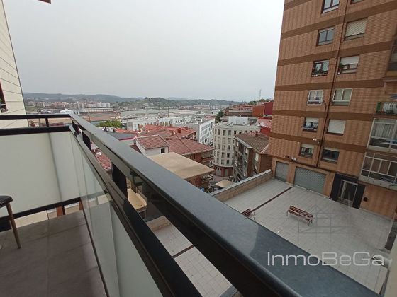 Foto 2 de Venta de piso en Sestao de 3 habitaciones con garaje y balcón