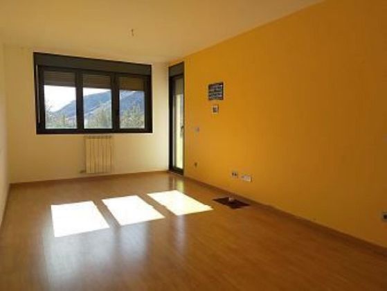 Foto 2 de Piso en venta en Sabiñánigo de 2 habitaciones con terraza y garaje