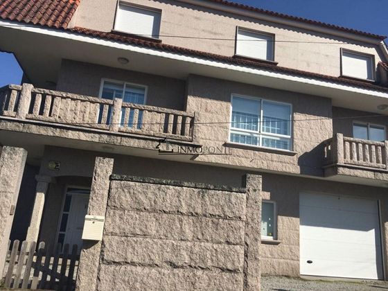 Foto 1 de Chalet en venta en Vilaboa de 3 habitaciones con terraza y garaje
