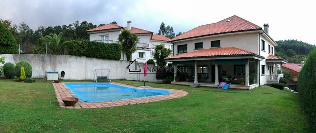 Foto 1 de Venta de chalet en Poio de 5 habitaciones con terraza y piscina