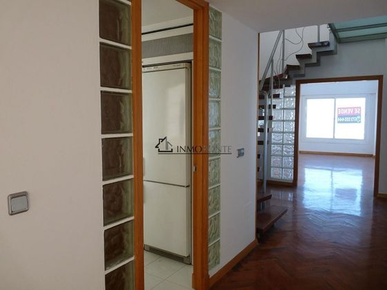 Foto 2 de Dúplex en venda a Praza España - Casablanca de 3 habitacions amb terrassa i balcó