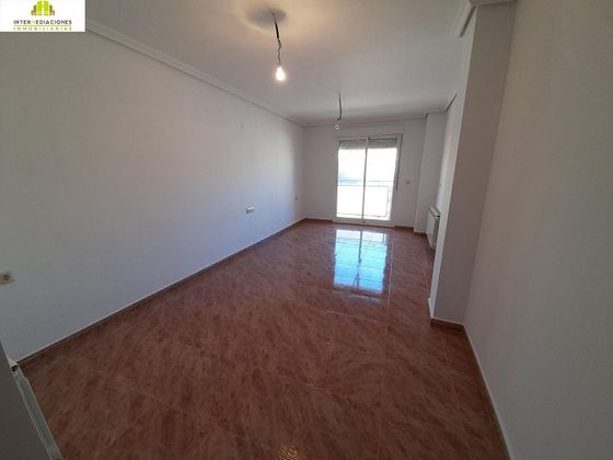 Foto 2 de Venta de piso en Tobarra de 3 habitaciones con terraza y garaje