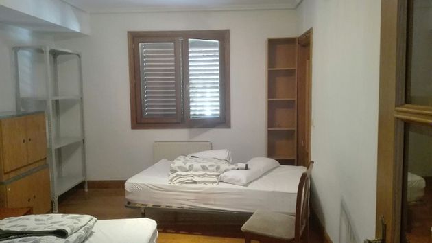 Foto 1 de Pis en lloguer a Juslapeña de 3 habitacions amb terrassa i mobles