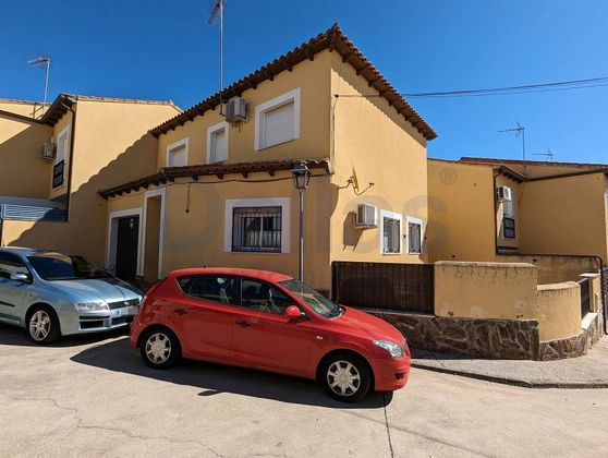 Foto 1 de Casa adossada en venda a San Román de los Montes de 4 habitacions amb terrassa i garatge