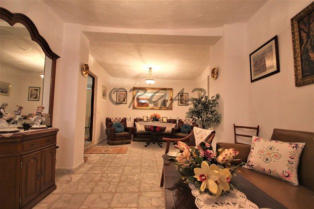 Foto 2 de Casa adossada en venda a calle Pilares de 4 habitacions i 391 m²