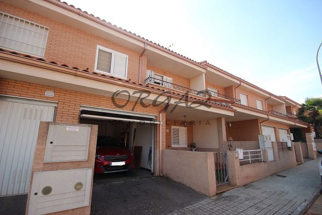 Foto 1 de Casa adossada en venda a calle Lavanda de 4 habitacions amb terrassa i garatge