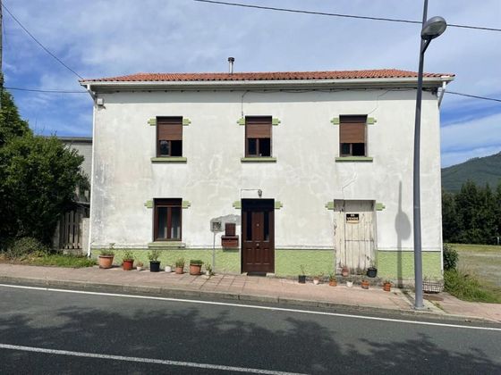 Foto 2 de Casa en venda a calle Serantes de 4 habitacions amb garatge i jardí