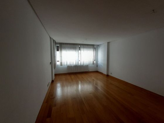 Foto 1 de Alquiler de piso en Plaza España - Villa Pilar - Reyes Católicos - Vadillos de 3 habitaciones con garaje y calefacción