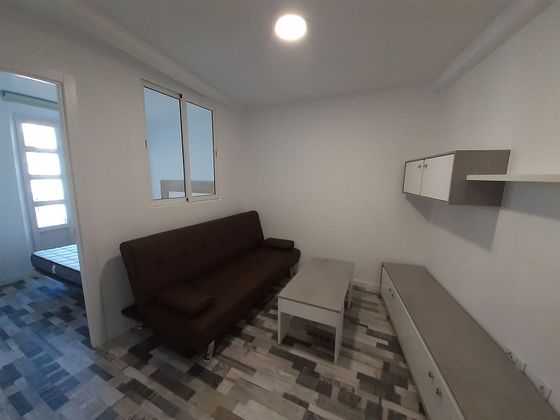 Foto 2 de Alquiler de piso en Plaza España - Villa Pilar - Reyes Católicos - Vadillos de 1 habitación con muebles y calefacción
