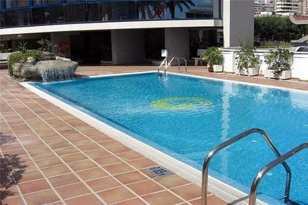 Foto 2 de Pis en venda a avenida Bilbao de 3 habitacions amb terrassa i piscina