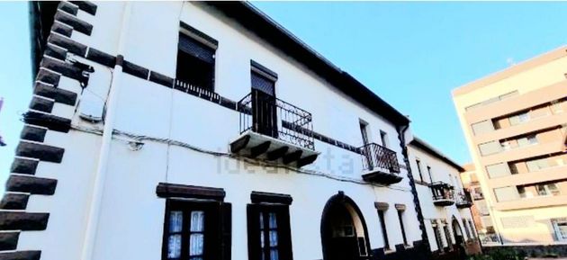 Foto 1 de Venta de casa adosada en Bagatza - San Vicente de 3 habitaciones con balcón y calefacción