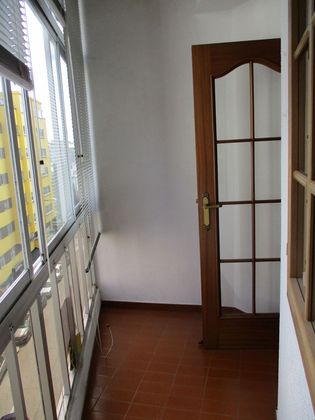 Foto 2 de Pis en venda a A Milagrosa de 5 habitacions amb balcó i ascensor