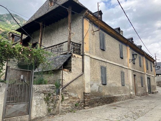 Foto 1 de Casa adosada en venta en Bossòst de 5 habitaciones con terraza y garaje
