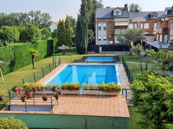 Foto 1 de Casa adosada en venta en avenida Galicia de 3 habitaciones con terraza y piscina